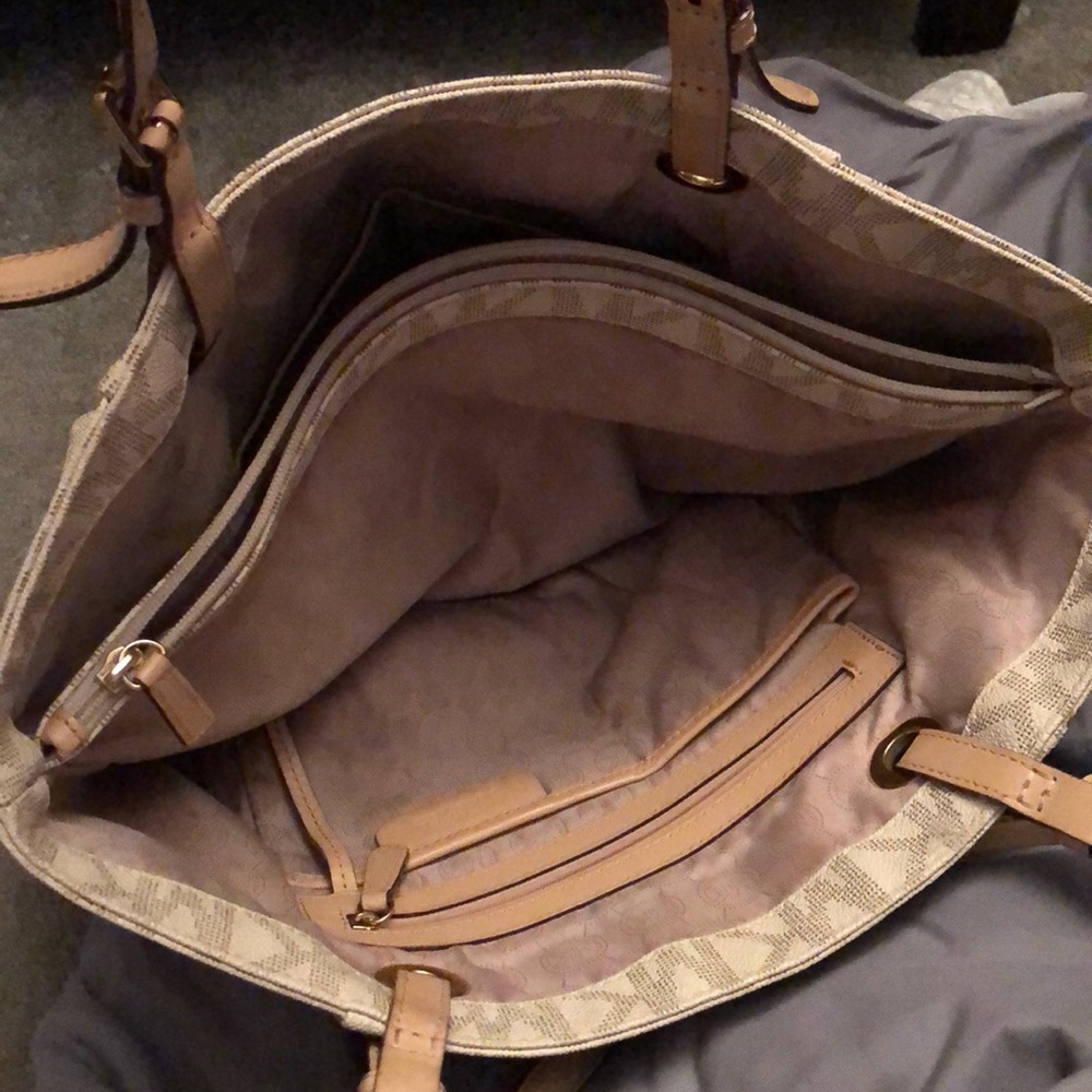 Michael Kors Logo Tote - Picture 4 of 5